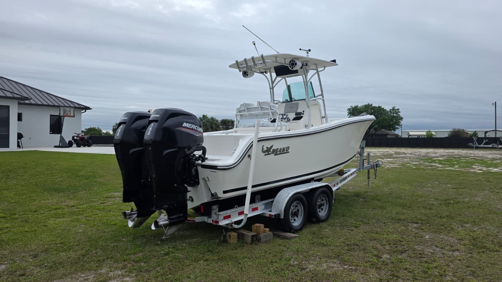 2014 Mako 234 CC powered by twin 150hp 4 Stroke