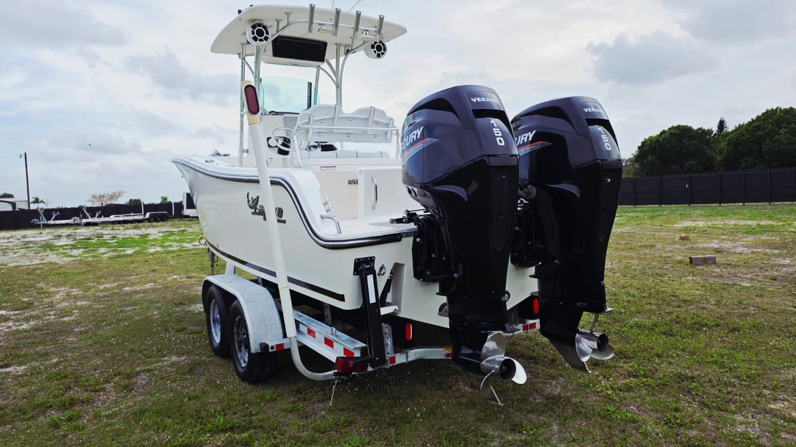 2014 Mako 234 CC powered by twin 150hp 4 Stroke