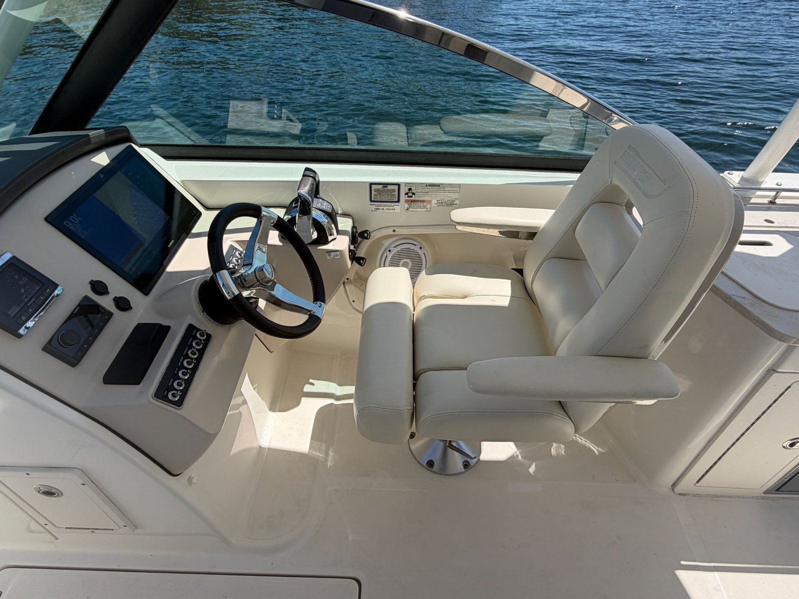 Boston Whaler 270 Vantage