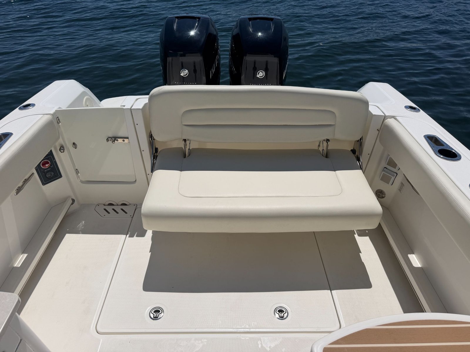 Boston Whaler 270 Vantage
