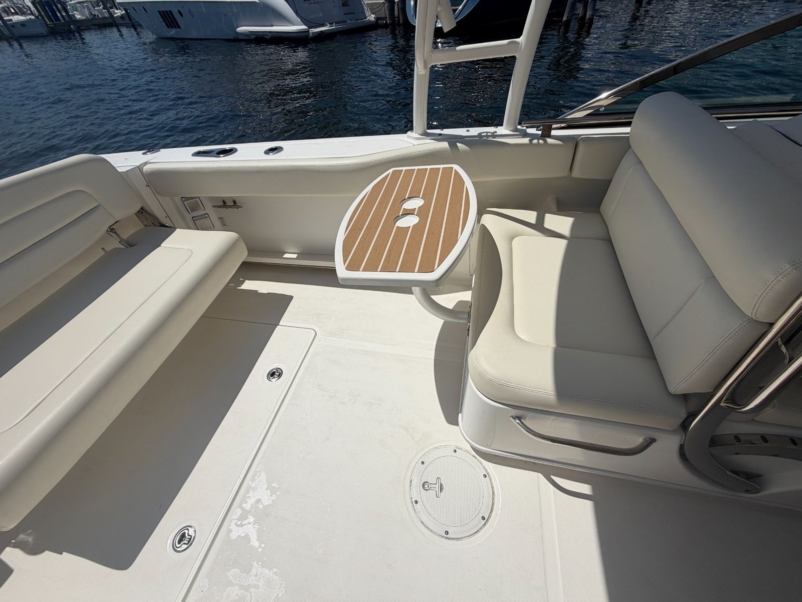 Boston Whaler 270 Vantage