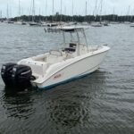2006 Boston Whaler 240 Outrage powered by twin Mercury150hp 4 Strokes with only 460hours !!!