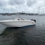 2006 Boston Whaler 240 Outrage powered by twin Mercury150hp 4 Strokes with only 460hours !!!