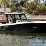 2017 Hydrasports 3400 CC powered by Triple Yamaha 300hp 4 Strokes with only 620hours