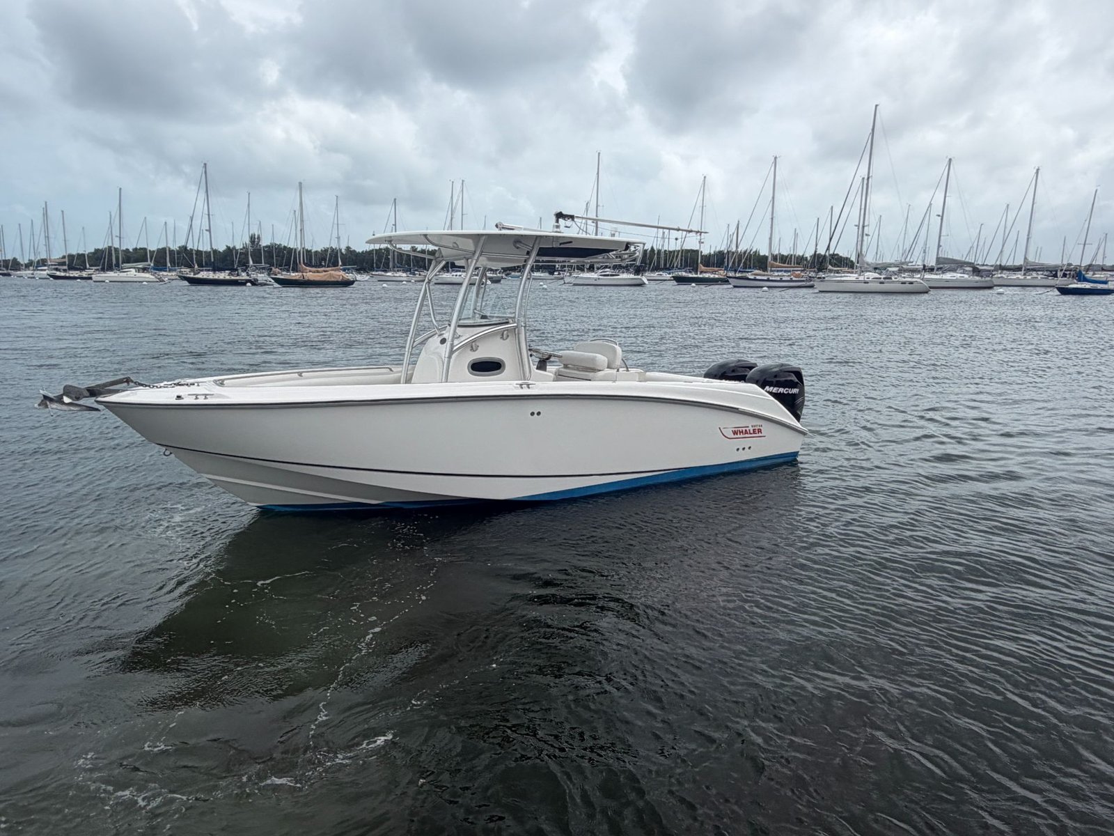 2006 Boston Whaler 240 Outrage powered by twin Mercury150hp 4 Strokes with only 460hours !!!