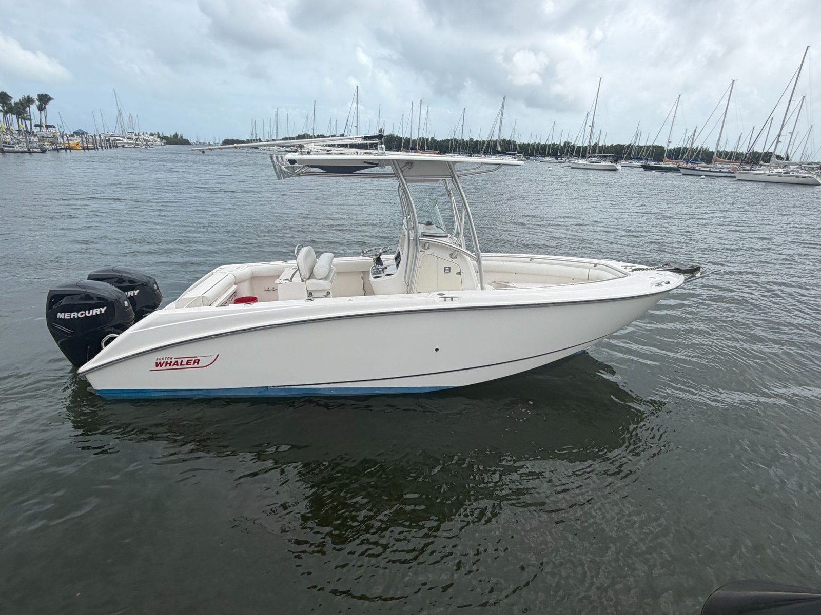 2006 Boston Whaler 240 Outrage powered by twin Mercury150hp 4 Strokes with only 460hours !!!