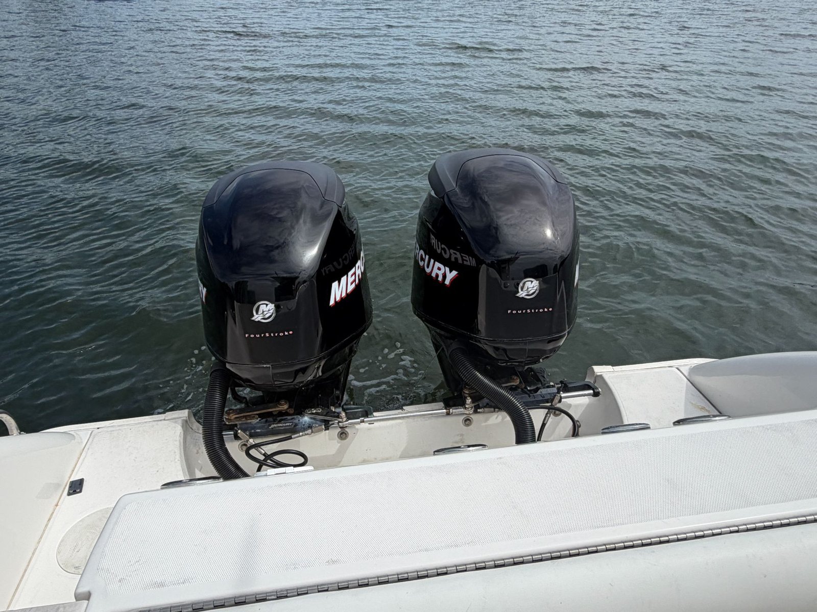 2006 Boston Whaler 240 Outrage powered by twin Mercury150hp 4 Strokes with only 460hours !!!