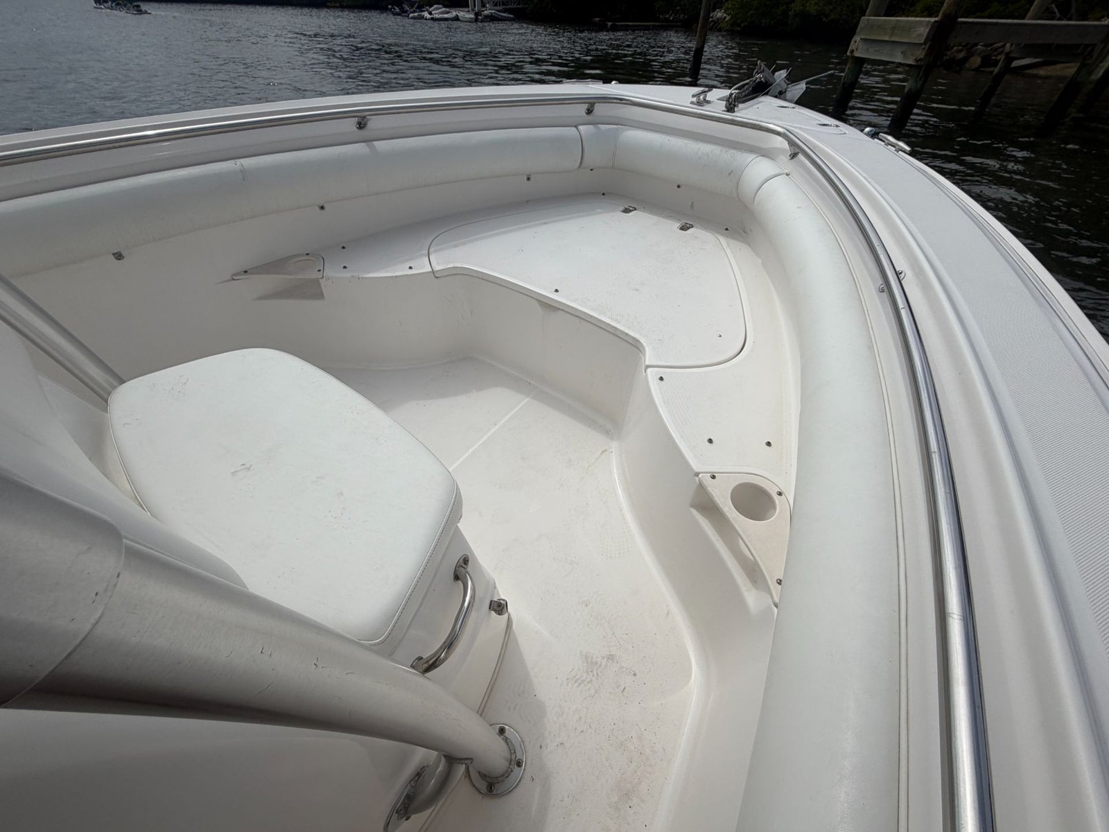 2006 Boston Whaler 240 Outrage powered by twin Mercury150hp 4 Strokes with only 460hours !!!