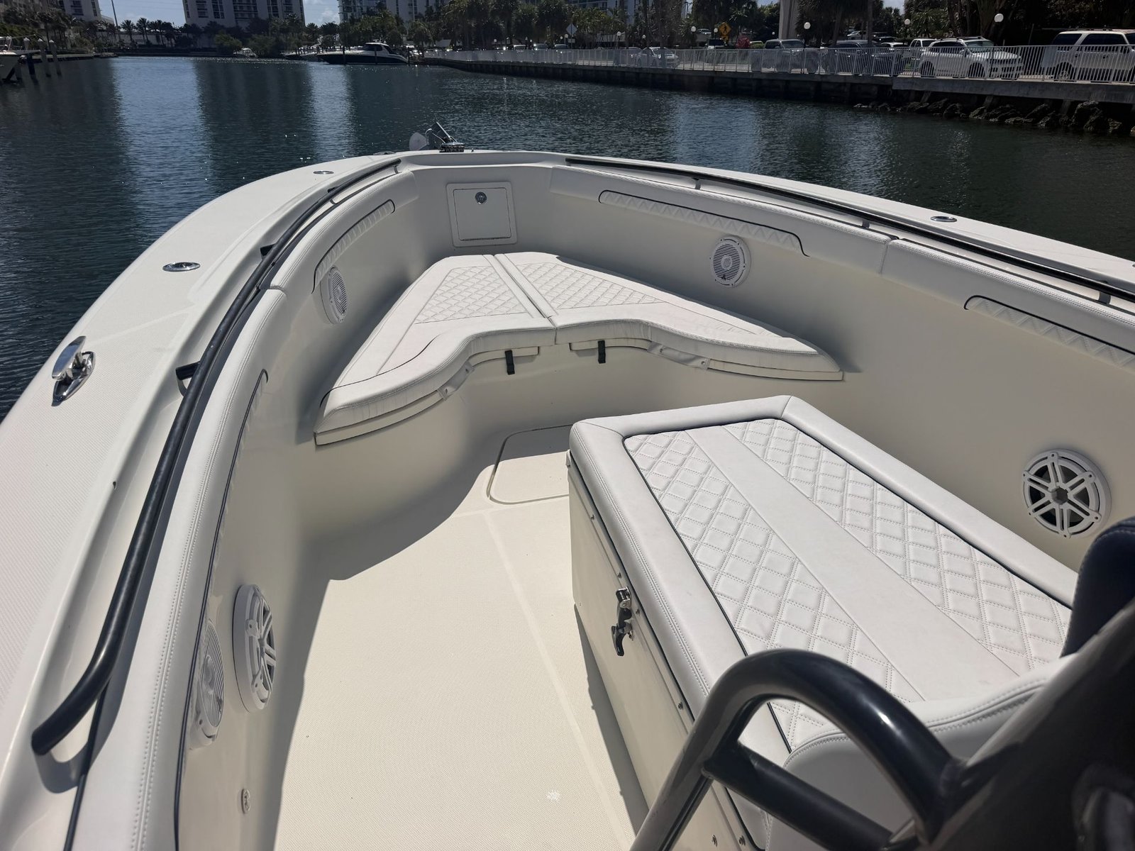 2017 Hydrasports 3400 CC powered by Triple Yamaha 300hp 4 Strokes with only 620hours!!!