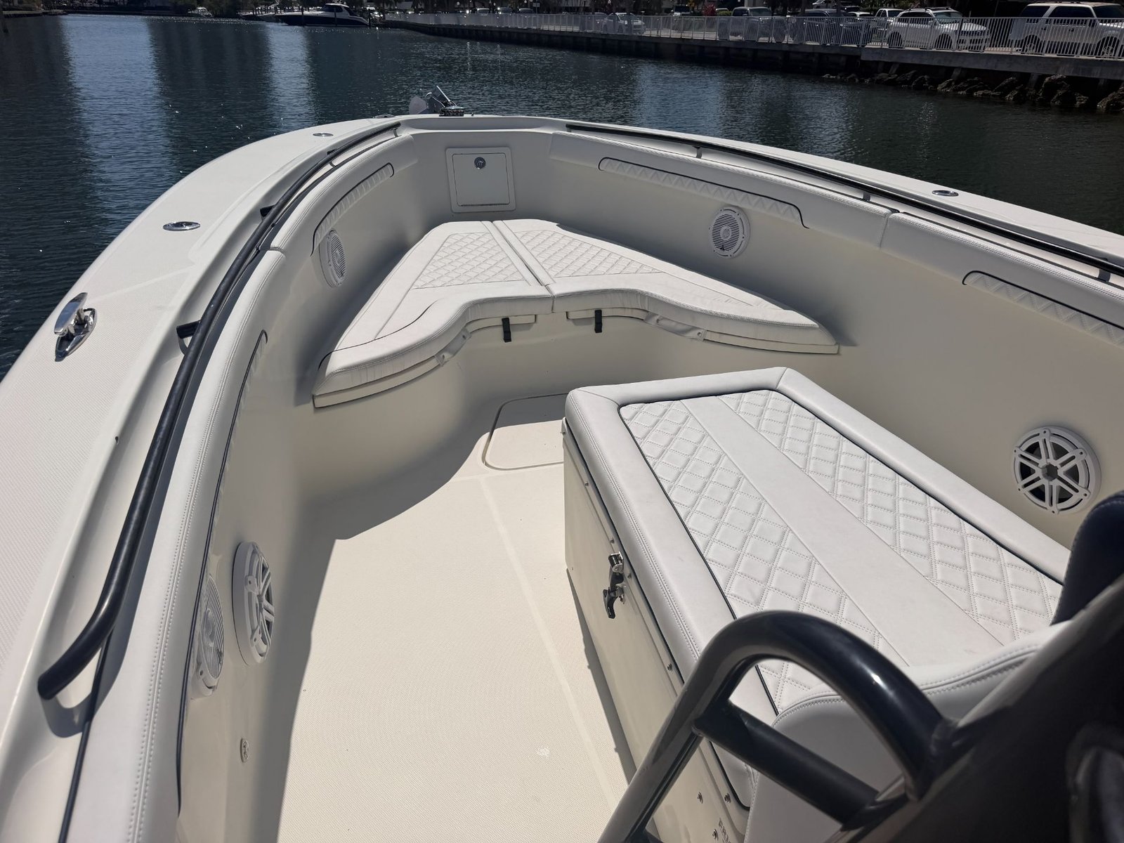 2017 Hydrasports 3400 CC powered by Triple Yamaha 300hp 4 Strokes with only 620hours!!!