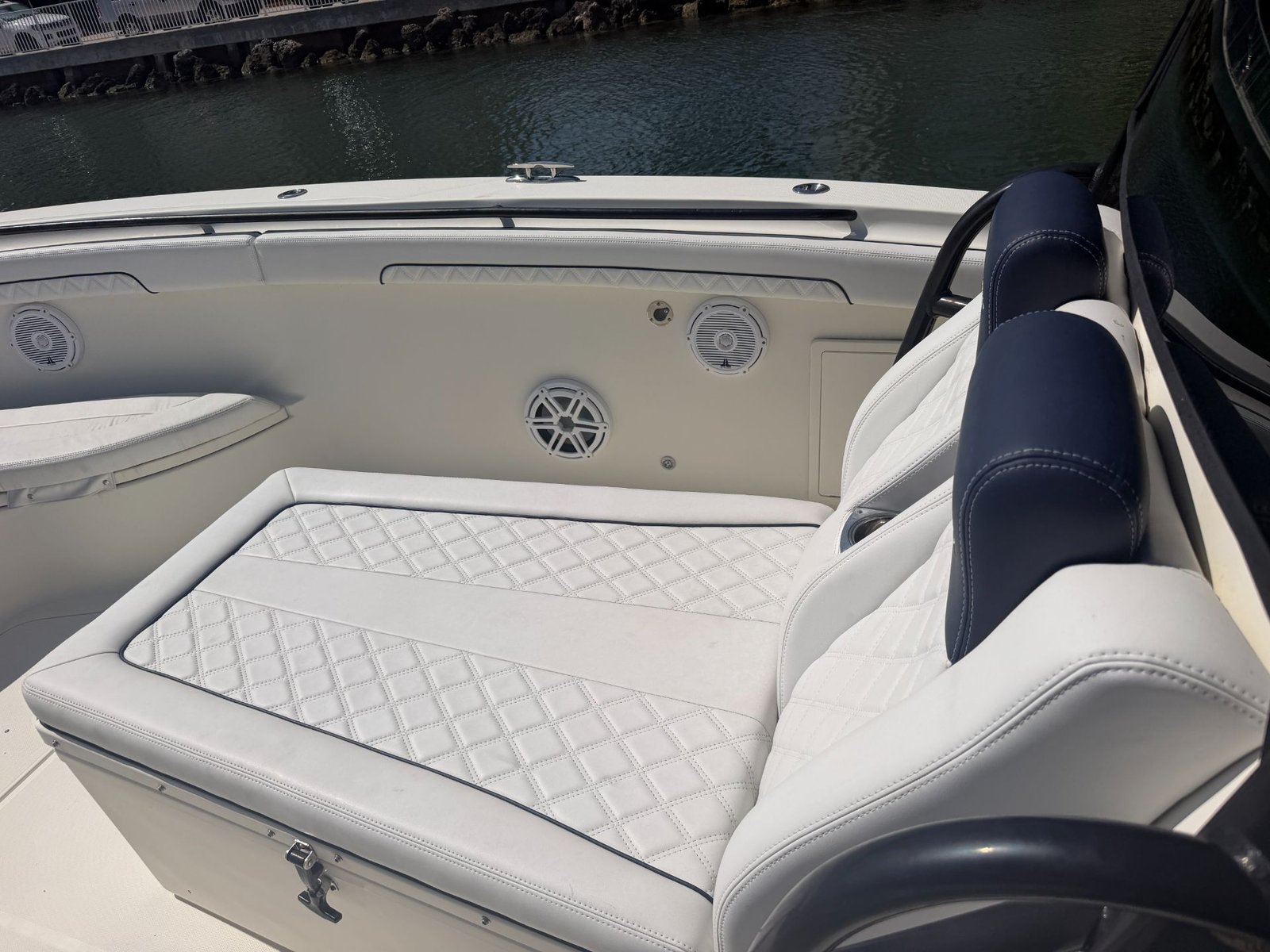 2017 Hydrasports 3400 CC powered by Triple Yamaha 300hp 4 Strokes with only 620hours!!!