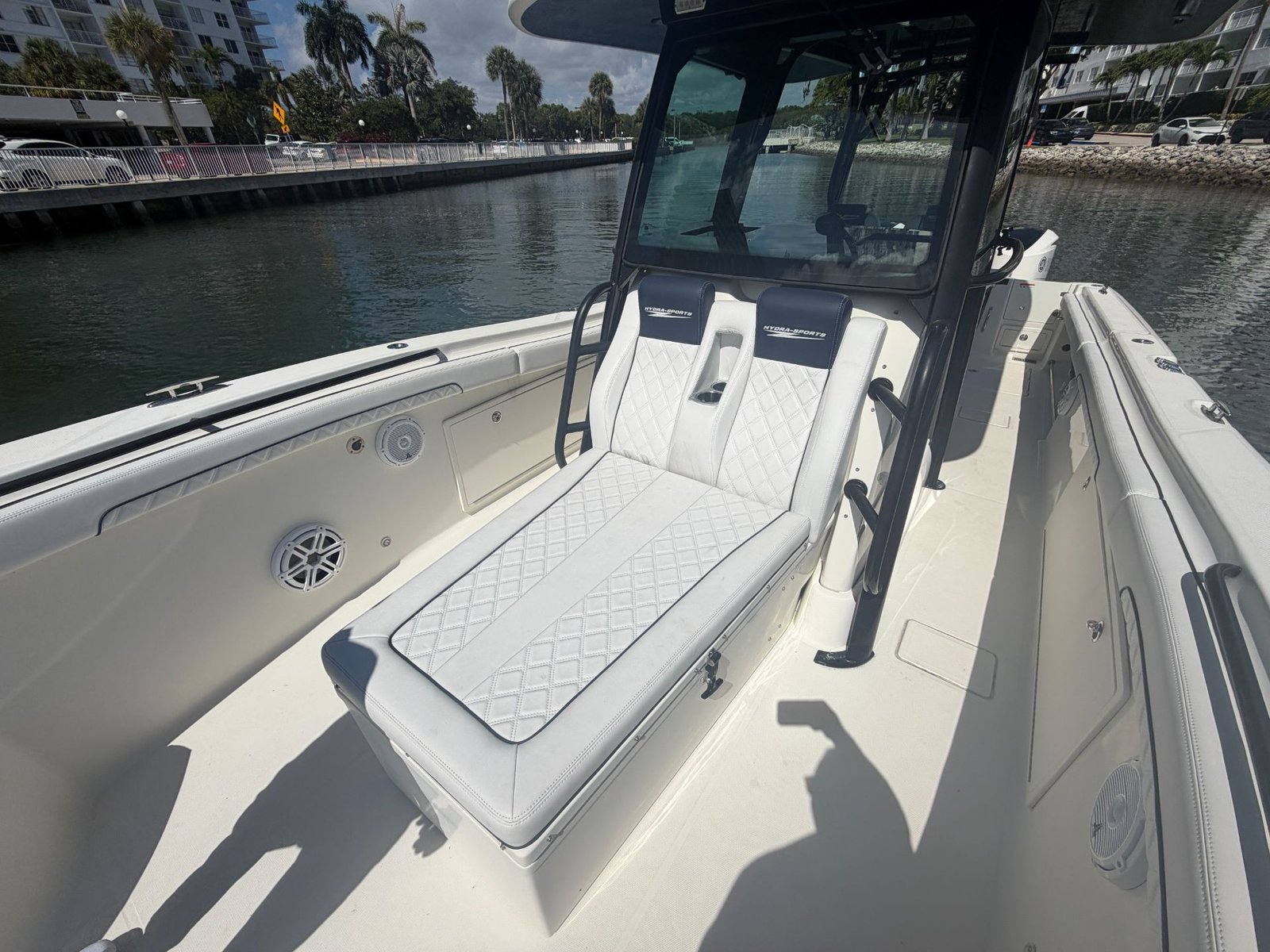 2017 Hydrasports 3400 CC powered by Triple Yamaha 300hp 4 Strokes with only 620hours!!!