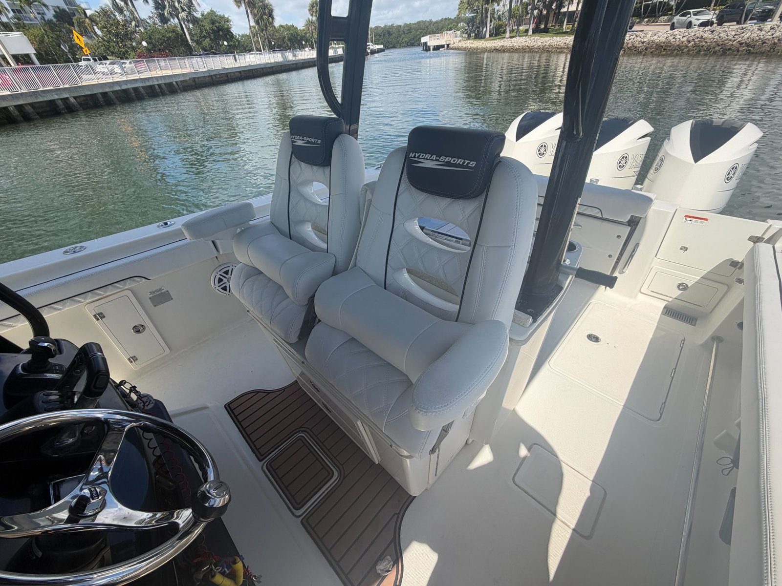 2017 Hydrasports 3400 CC powered by Triple Yamaha 300hp 4 Strokes with only 620hours!!!