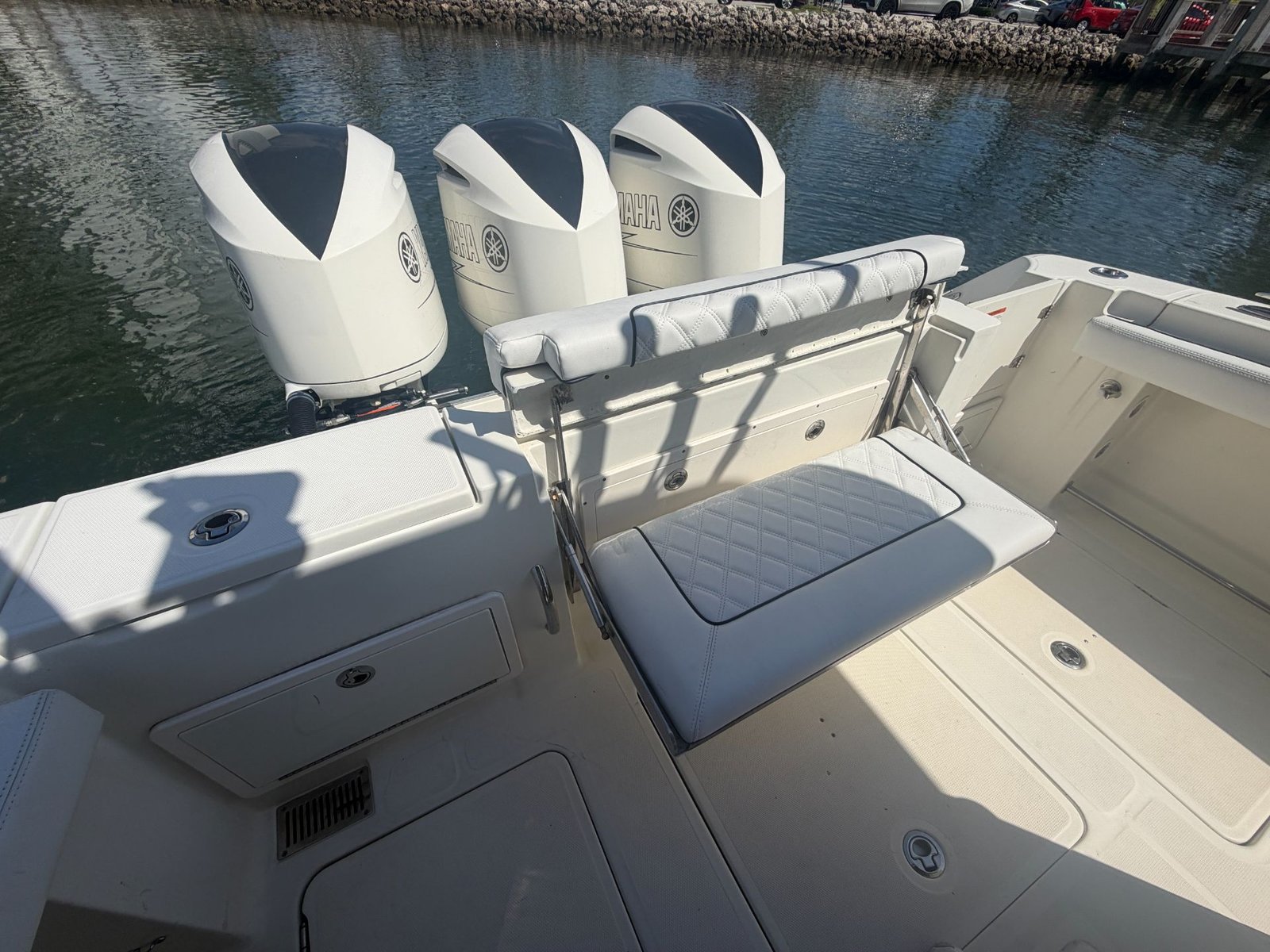 2017 Hydrasports 3400 CC powered by Triple Yamaha 300hp 4 Strokes with only 620hours!!!