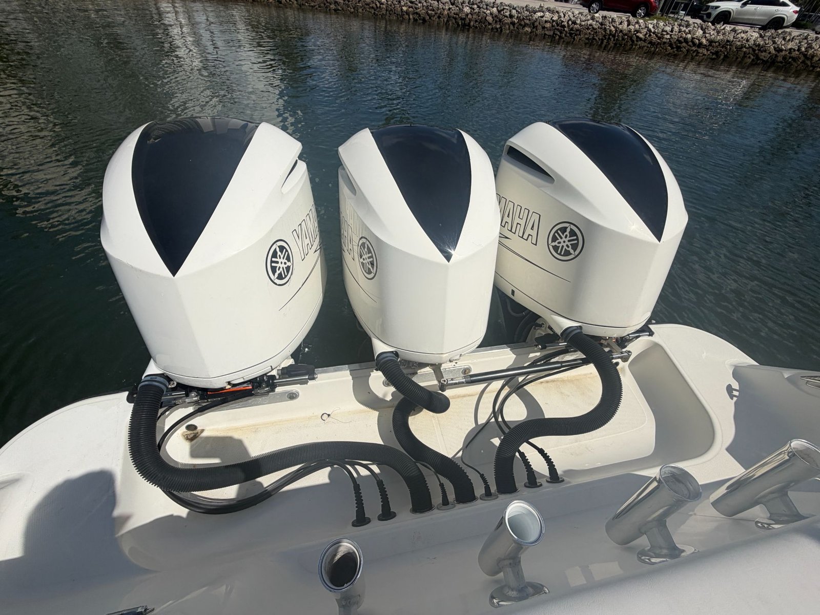 2017 Hydrasports 3400 CC powered by Triple Yamaha 300hp 4 Strokes with only 620hours!!!