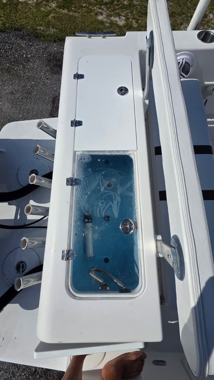 2007 Bluewater 2550 CC repowered by twin 2017 Suzuki 200hp 4 Strokes LOW Hours !!!