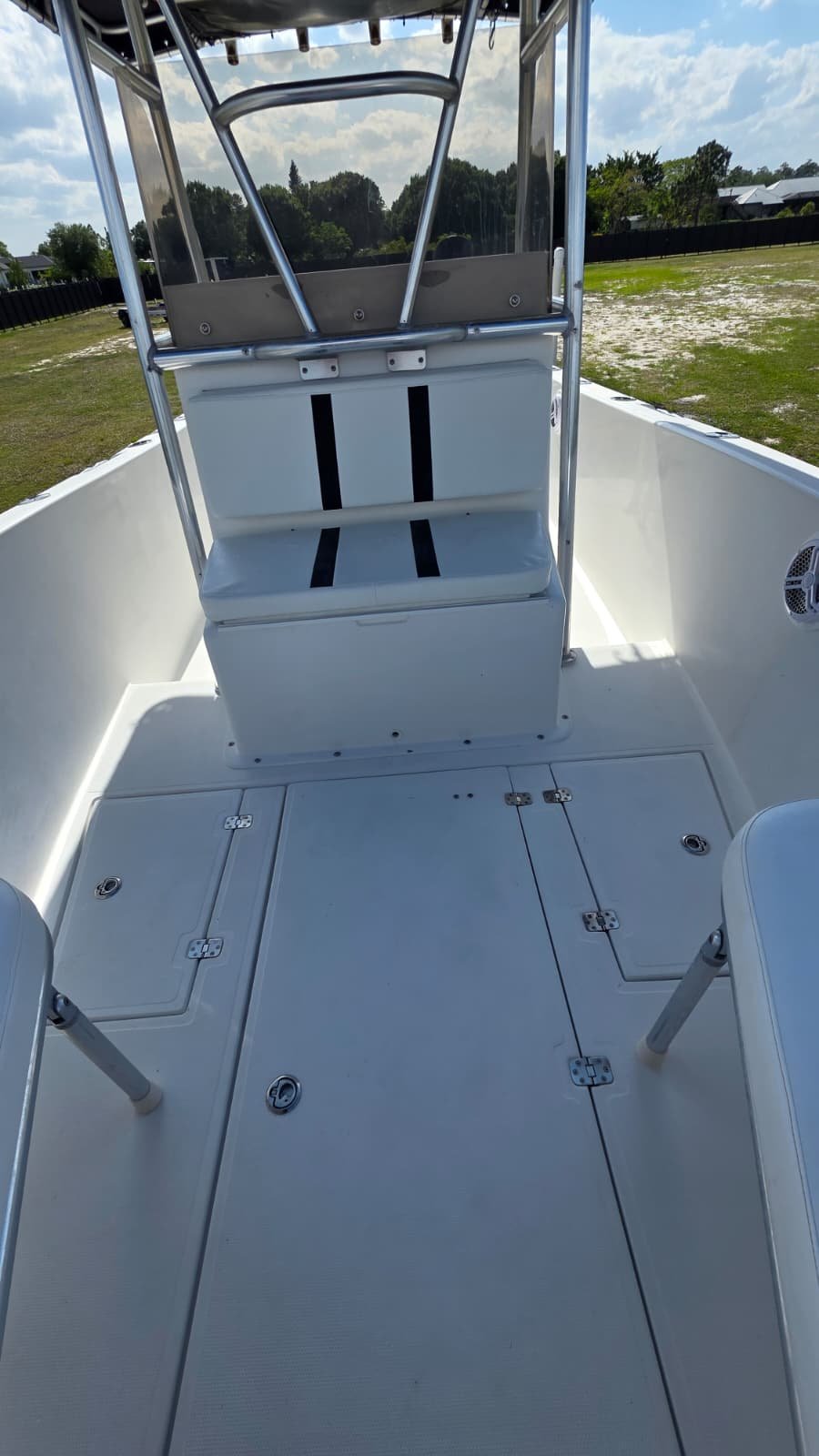 2007 Bluewater 2550 CC repowered by twin 2017 Suzuki 200hp 4 Strokes LOW Hours !!!