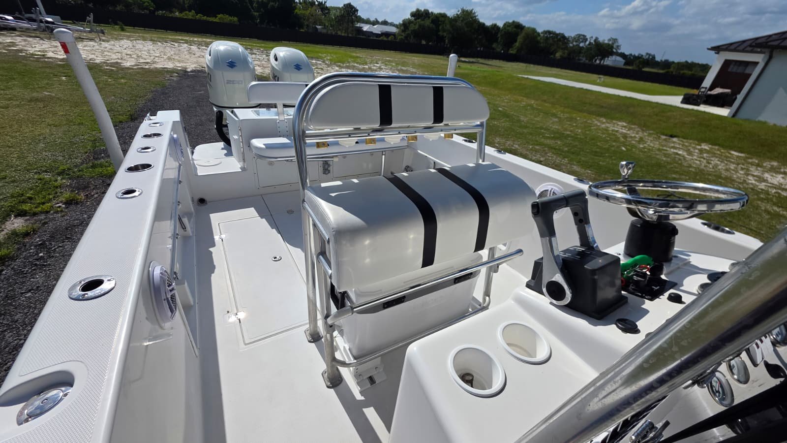 2007 Bluewater 2550 CC repowered by twin 2017 Suzuki 200hp 4 Strokes LOW Hours !!!