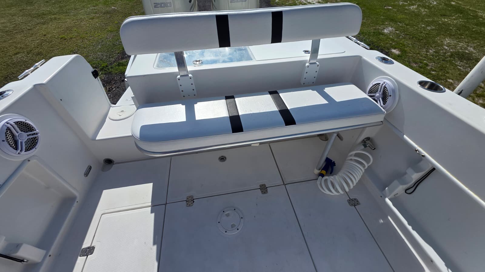 2007 Bluewater 2550 CC repowered by twin 2017 Suzuki 200hp 4 Strokes LOW Hours !!!