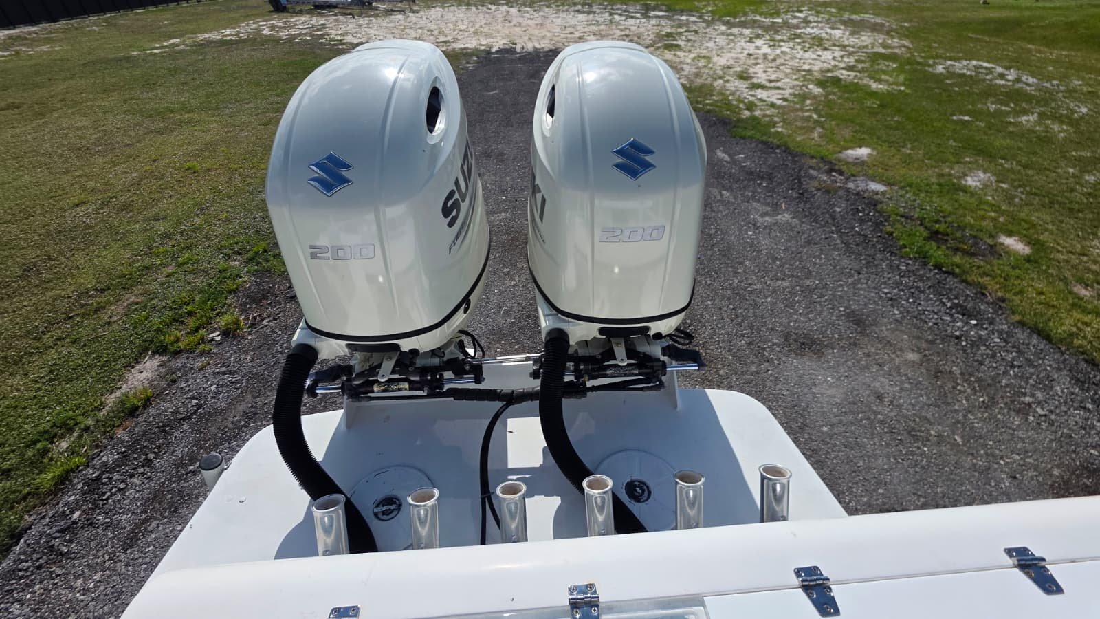 2007 Bluewater 2550 CC repowered by twin 2017 Suzuki 200hp 4 Strokes LOW Hours !!!