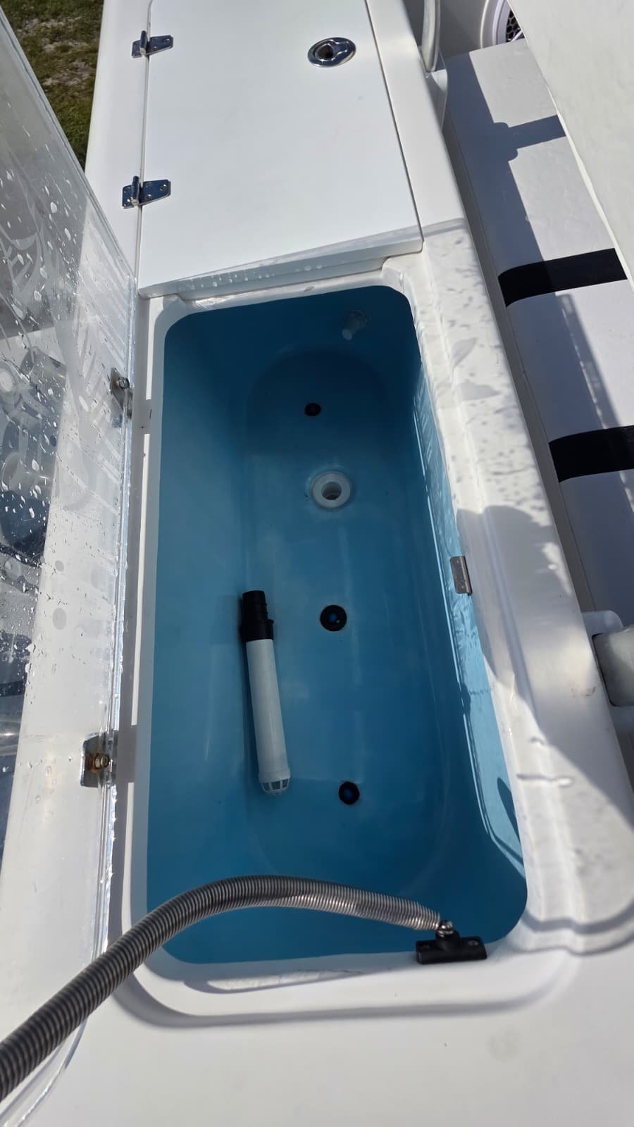 2007 Bluewater 2550 CC repowered by twin 2017 Suzuki 200hp 4 Strokes LOW Hours !!!