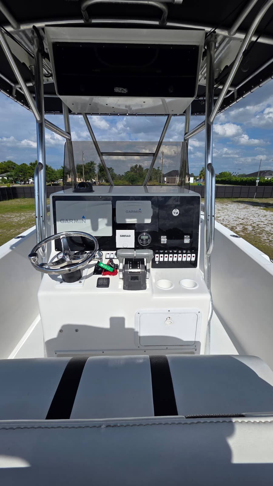 2007 Bluewater 2550 CC repowered by twin 2017 Suzuki 200hp 4 Strokes LOW Hours !!!