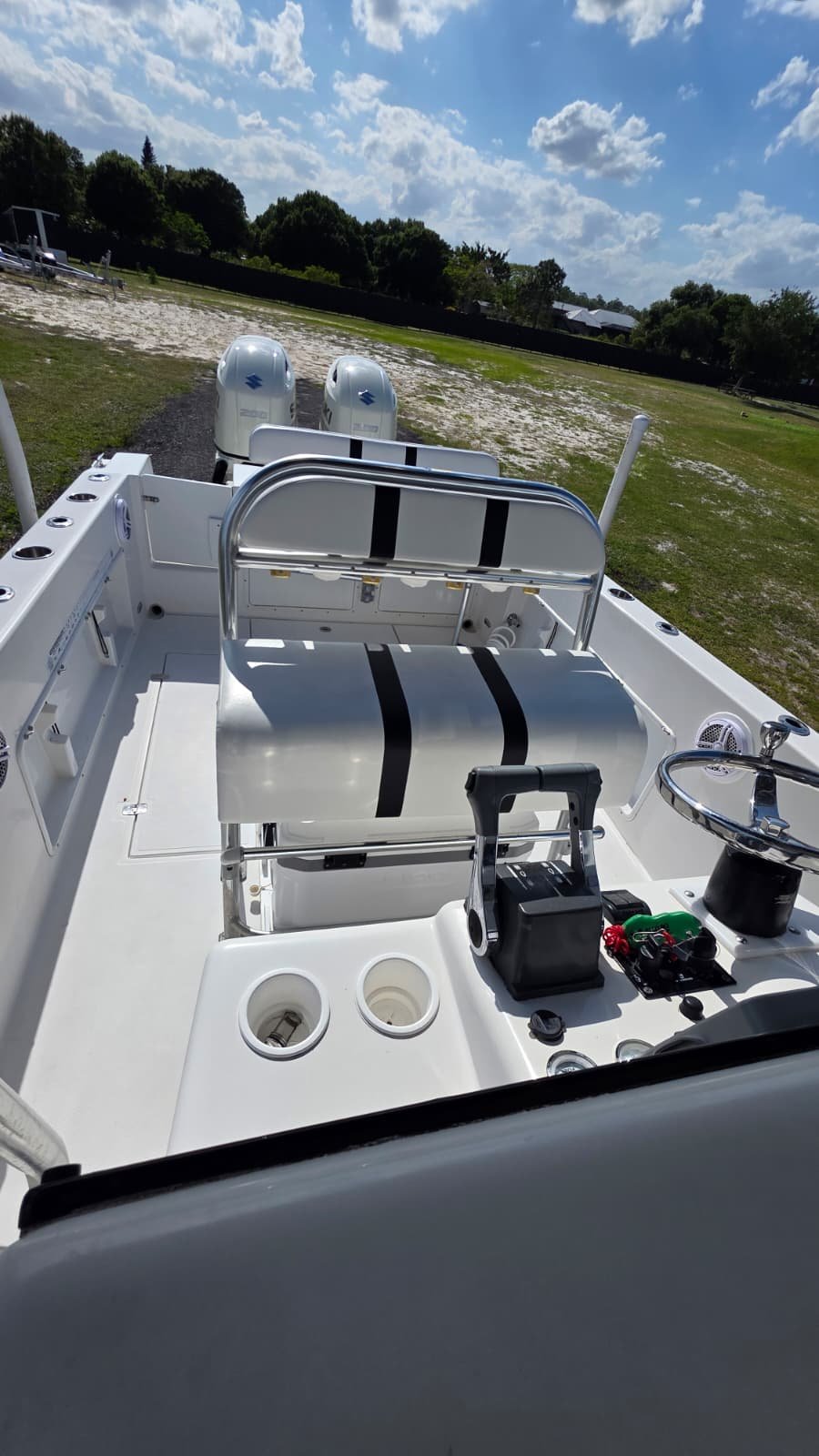2007 Bluewater 2550 CC repowered by twin 2017 Suzuki 200hp 4 Strokes LOW Hours !!!