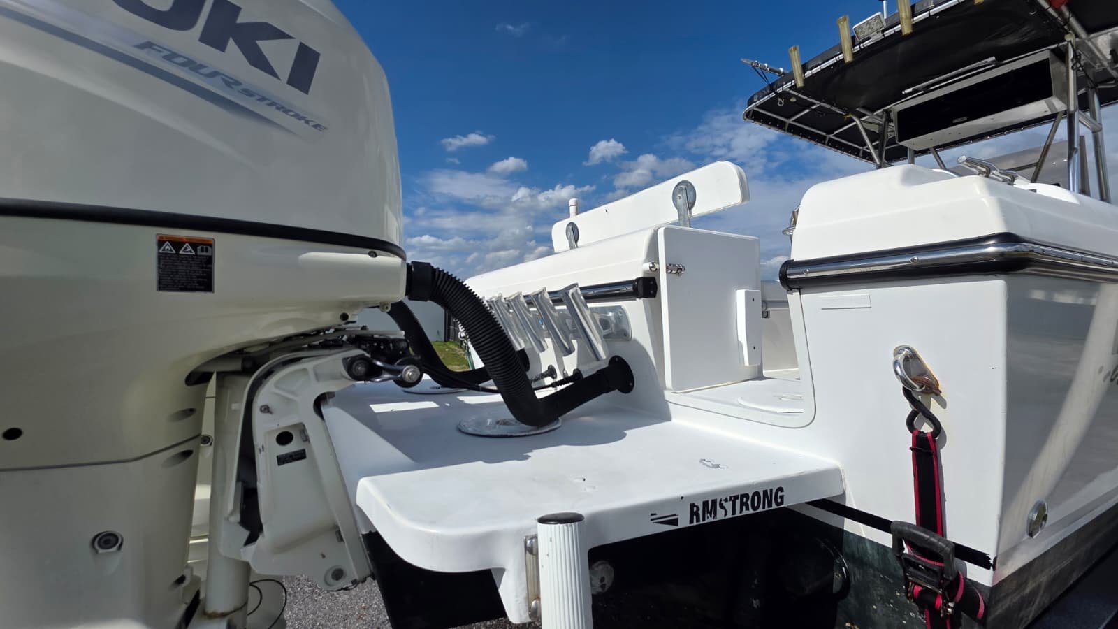 2007 Bluewater 2550 CC repowered by twin 2017 Suzuki 200hp 4 Strokes LOW Hours !!!