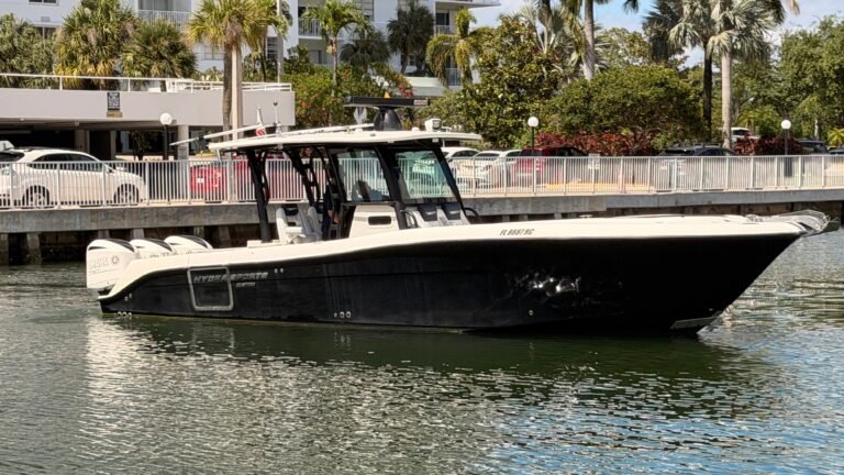 2017 Hydrasports 3400 CC powered by Triple Yamaha 300hp 4 Strokes with only 620hours!!!