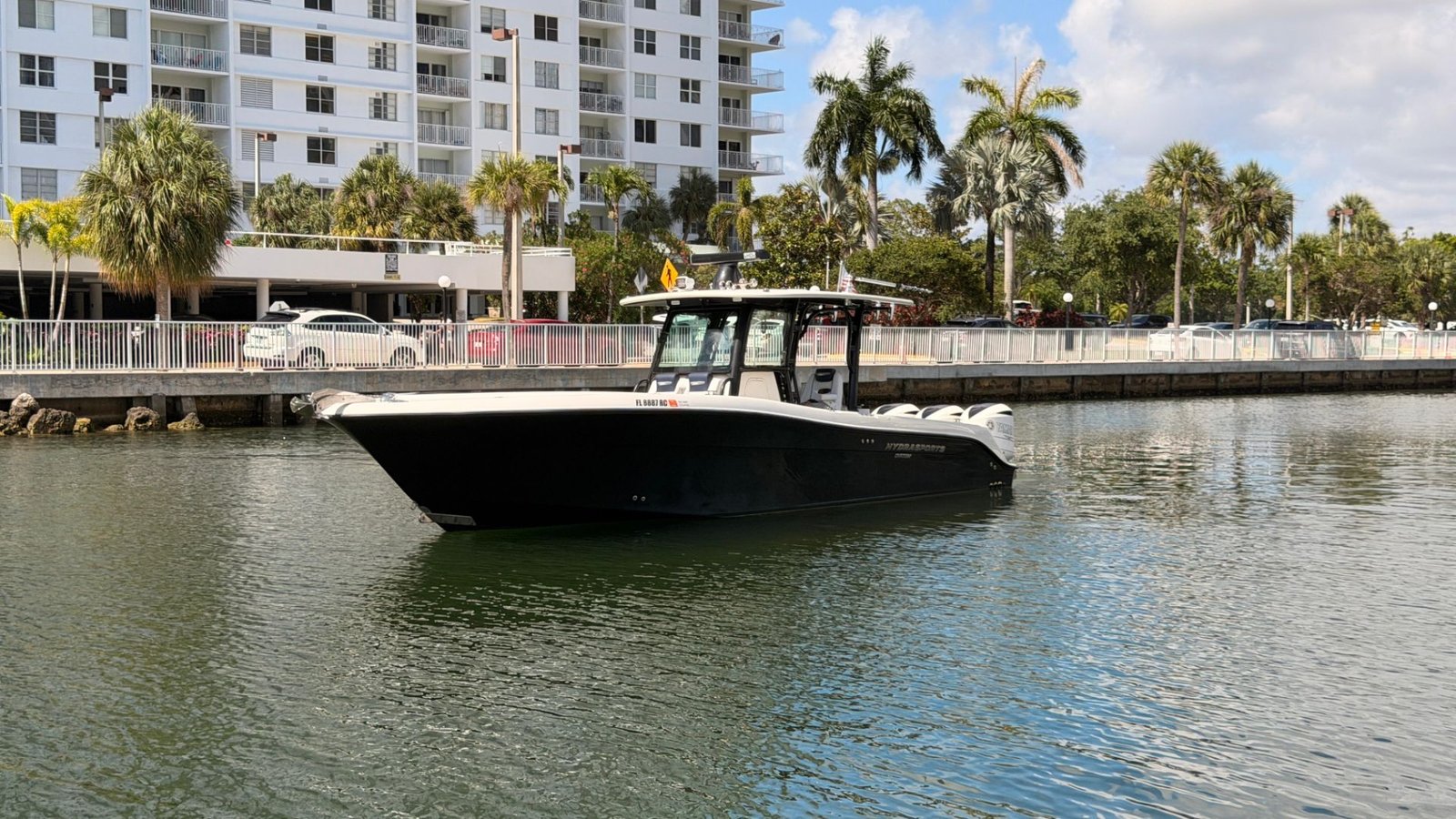 2017 Hydrasports 3400 CC powered by Triple Yamaha 300hp 4 Strokes with only 620hours!!!