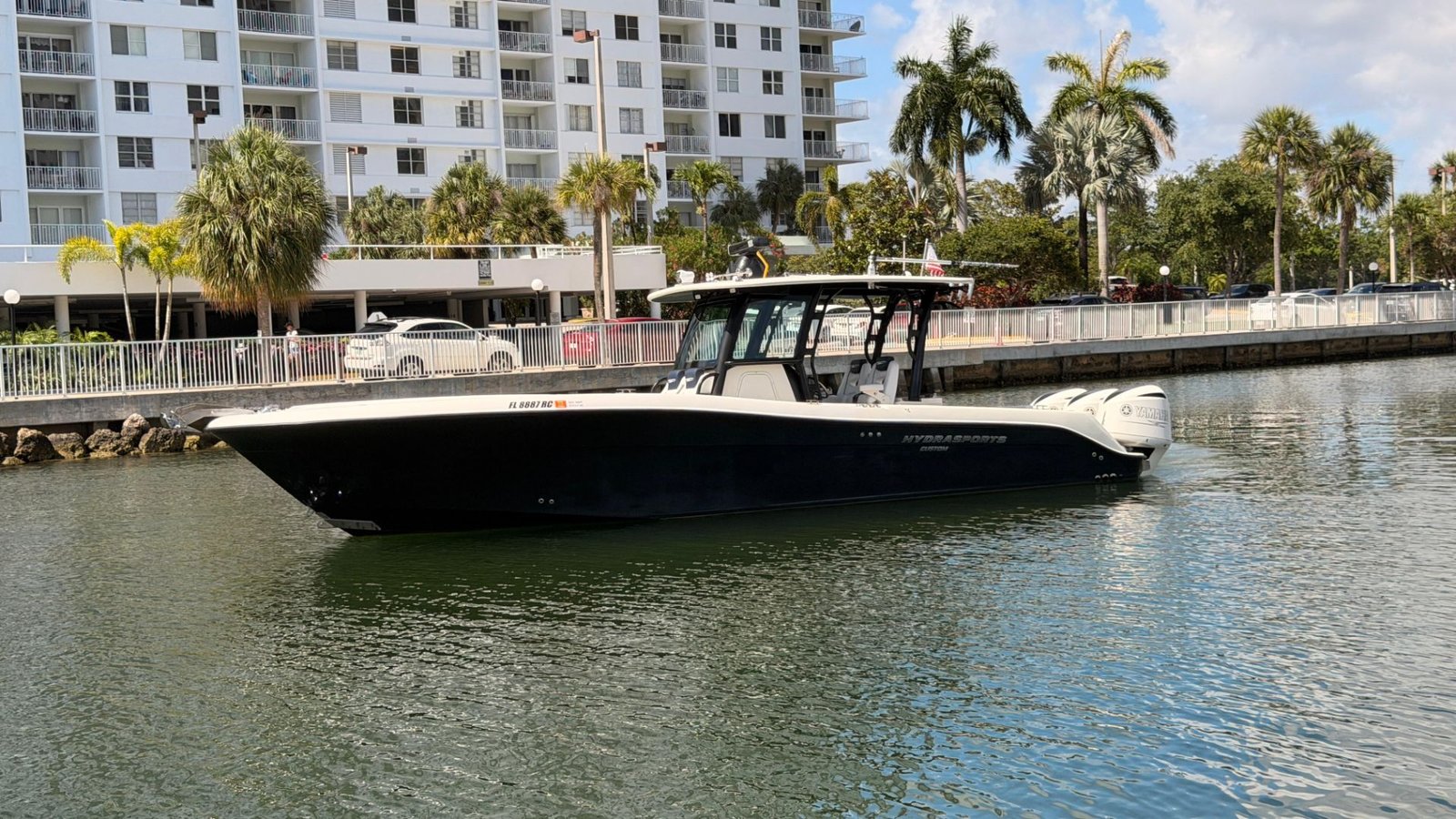 2017 Hydrasports 3400 CC powered by Triple Yamaha 300hp 4 Strokes with only 620hours!!!