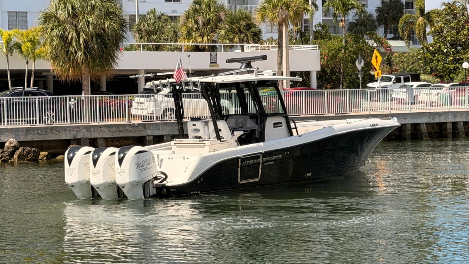 2017 Hydrasports 3400 CC powered by Triple Yamaha 300hp 4 Strokes with only 620hours!!!