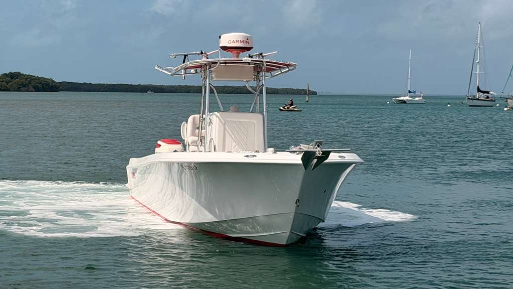 2001 Contender 27 Tournament powered by twin 2017 Suzuki 300hp with only 400hours !!
