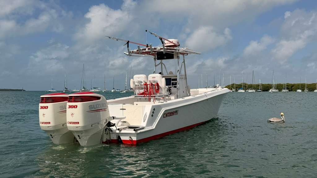 2001 Contender 27 Tournament powered by twin 2017 Suzuki 300hp with only 400hours !!