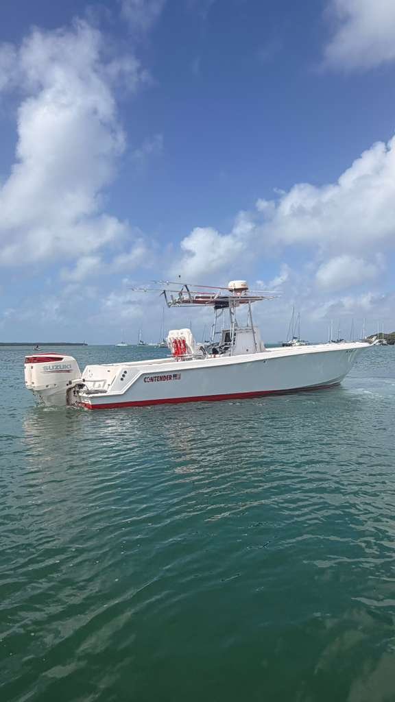 2001 Contender 27 Tournament powered by twin 2017 Suzuki 300hp with only 400hours !!