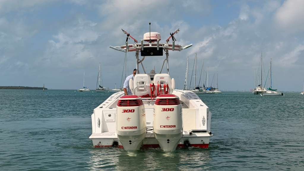 2001 Contender 27 Tournament powered by twin 2017 Suzuki 300hp with only 400hours !!