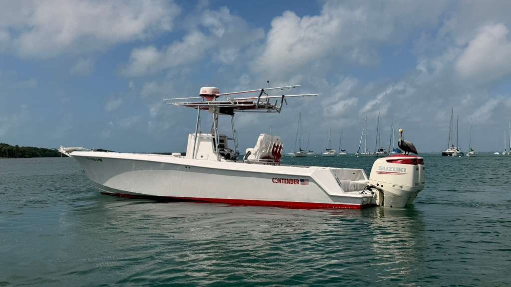 2001 Contender 27 Tournament powered by twin 2017 Suzuki 300hp with only 400hours !!