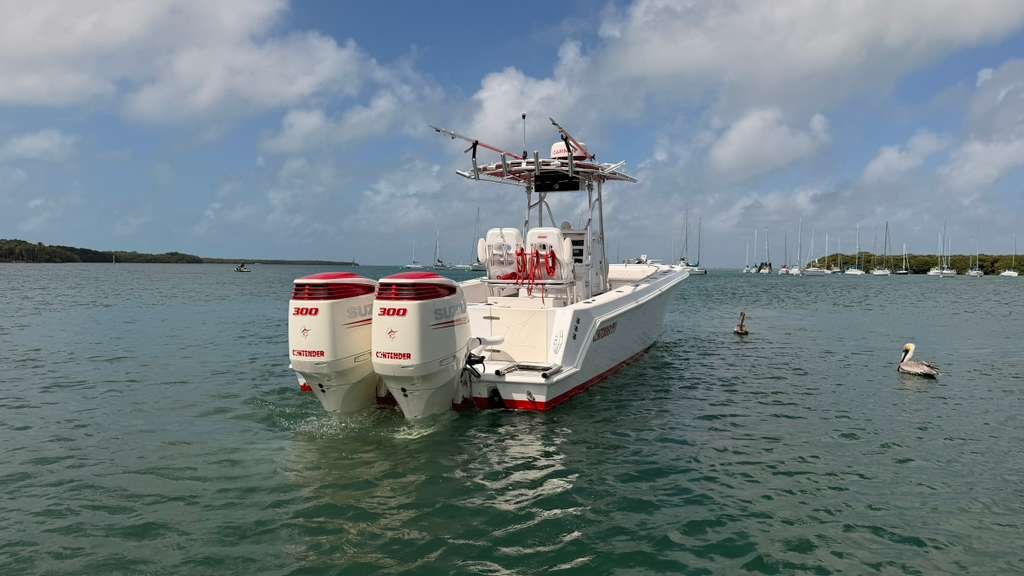 2001 Contender 27 Tournament powered by twin 2017 Suzuki 300hp with only 400hours !!