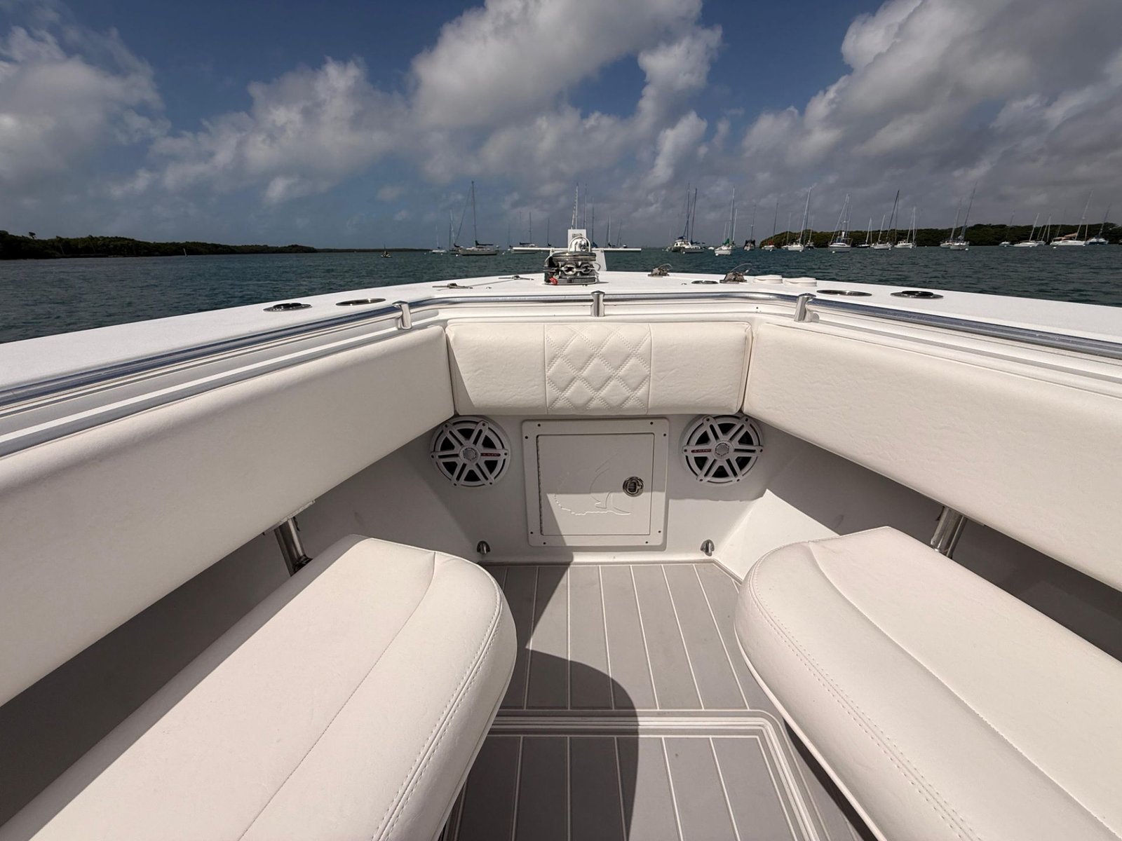 2001 Contender 27 Tournament powered by twin 2017 Suzuki 300hp with only 400hours !!