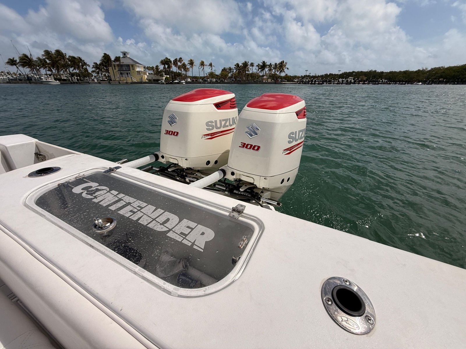 2001 Contender 27 Tournament powered by twin 2017 Suzuki 300hp with only 400hours !!