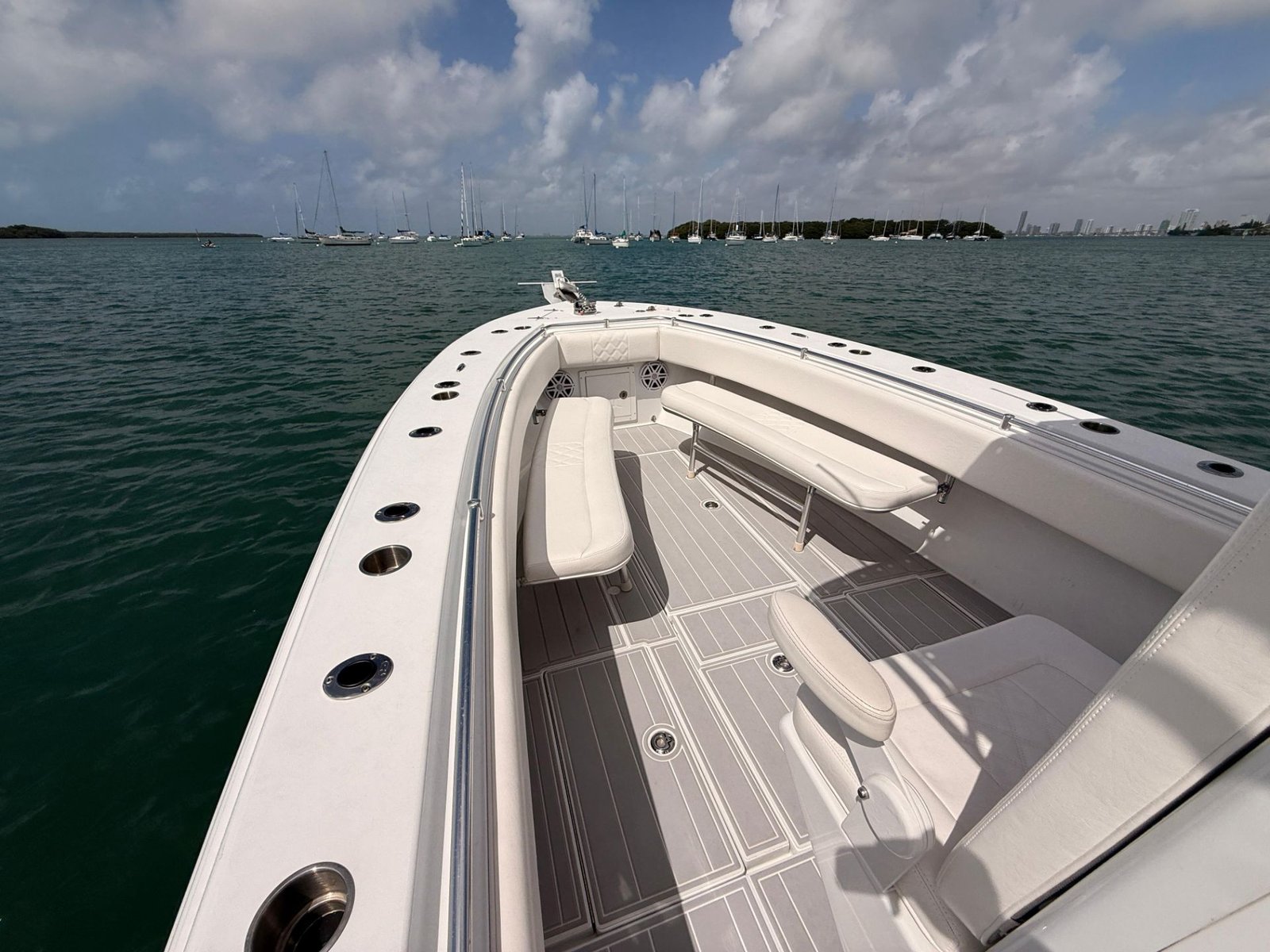2001 Contender 27 Tournament powered by twin 2017 Suzuki 300hp with only 400hours !!