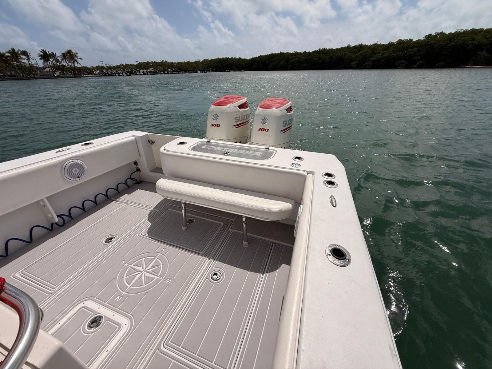 2001 Contender 27 Tournament powered by twin 2017 Suzuki 300hp with only 400hours !!