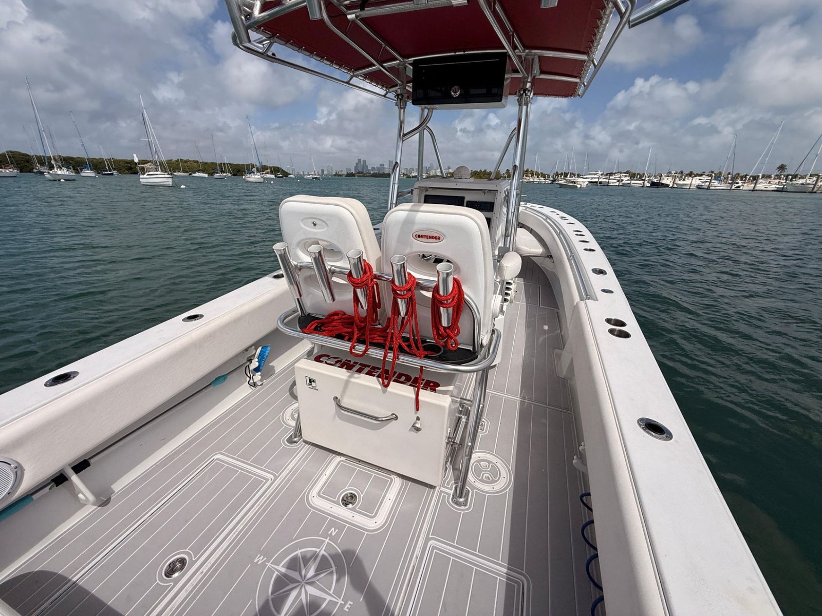 2001 Contender 27 Tournament powered by twin 2017 Suzuki 300hp with only 400hours !!