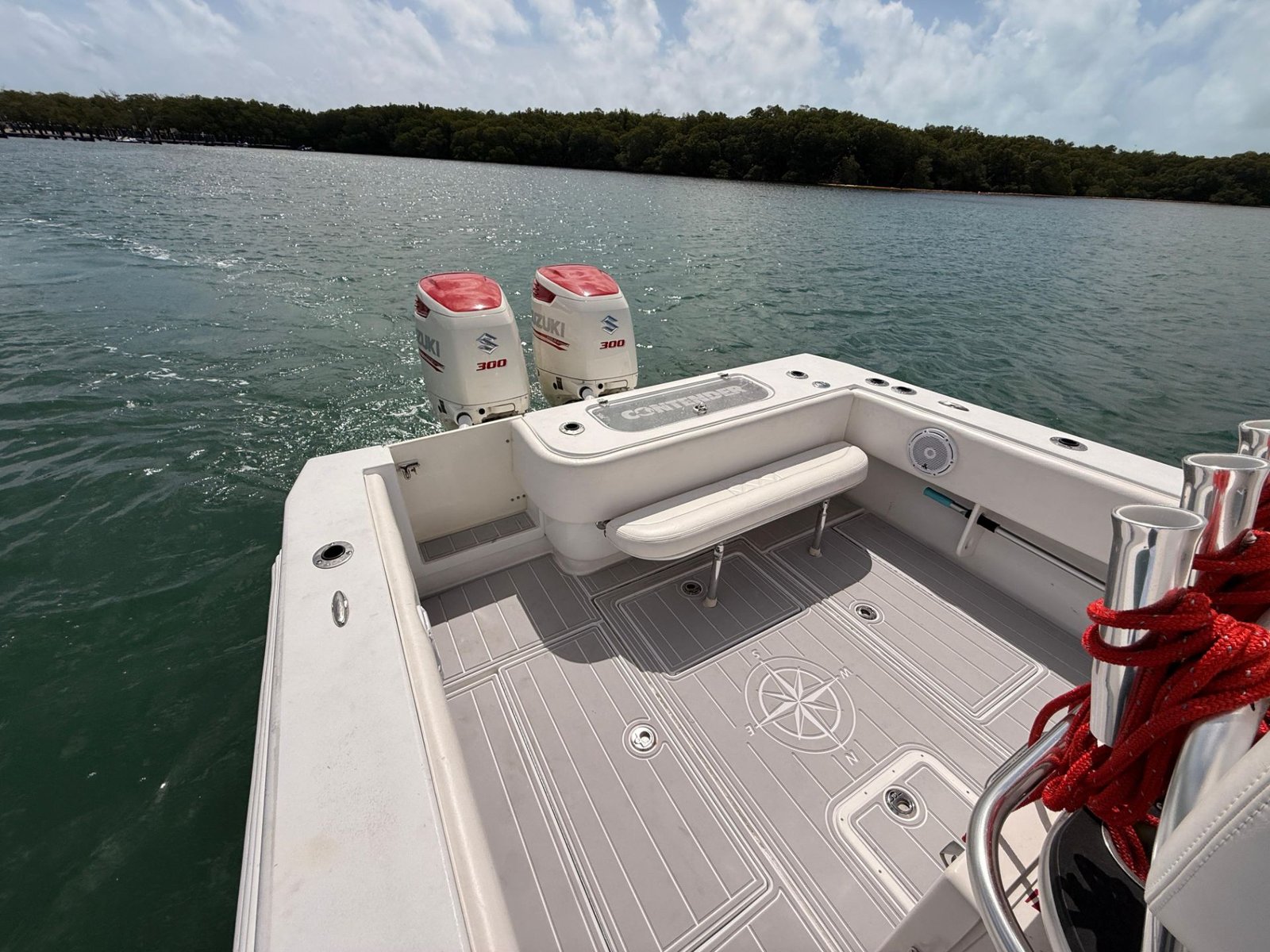 2001 Contender 27 Tournament powered by twin 2017 Suzuki 300hp with only 400hours !!