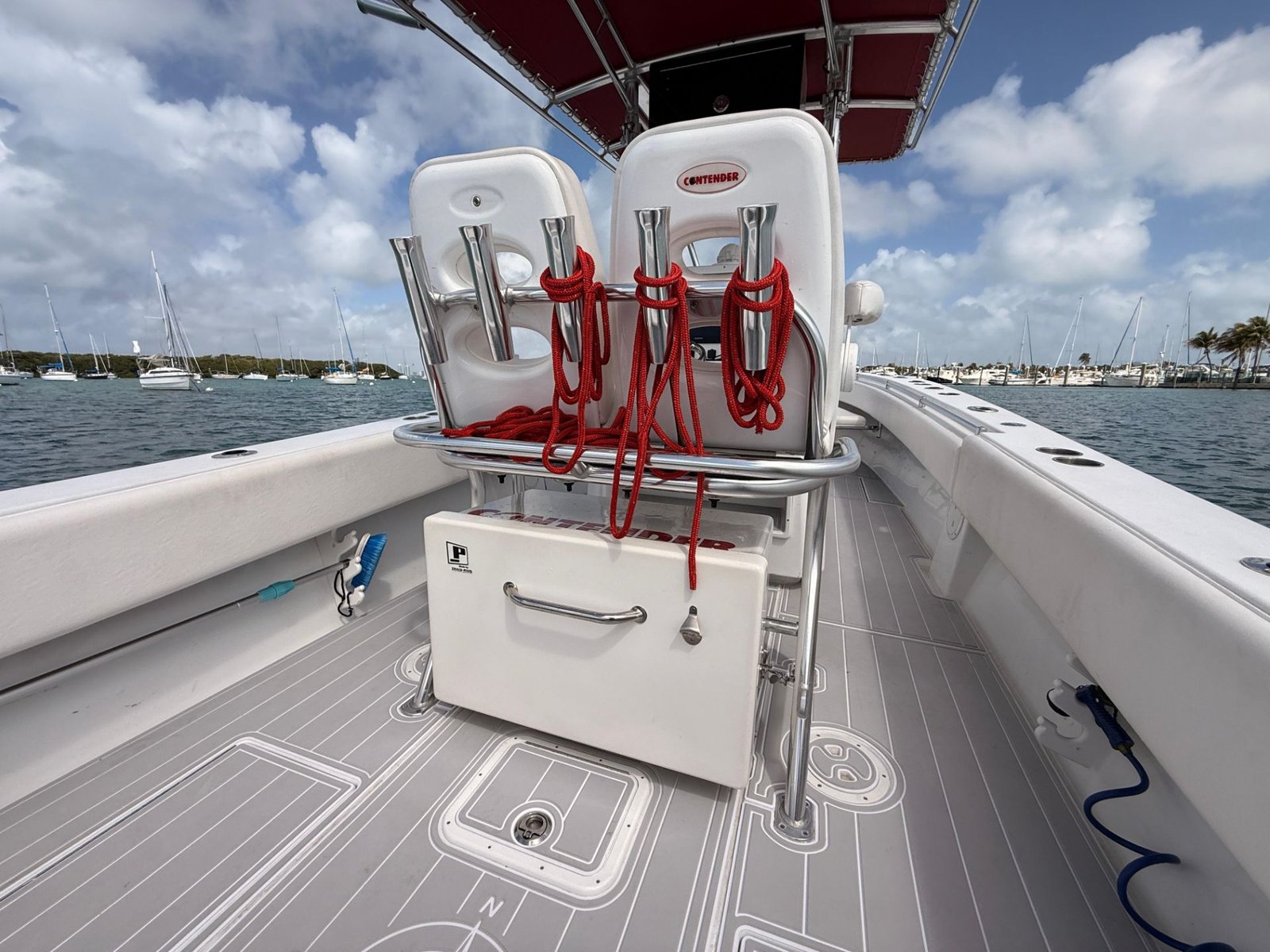 2001 Contender 27 Tournament powered by twin 2017 Suzuki 300hp with only 400hours !!