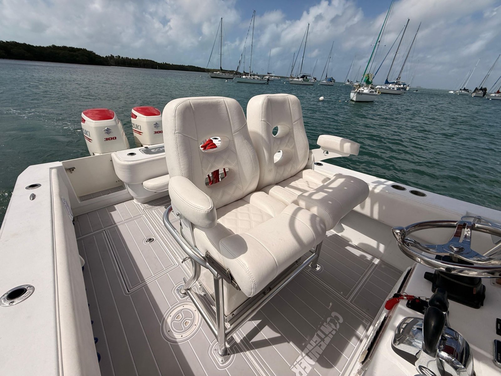2001 Contender 27 Tournament powered by twin 2017 Suzuki 300hp with only 400hours !!
