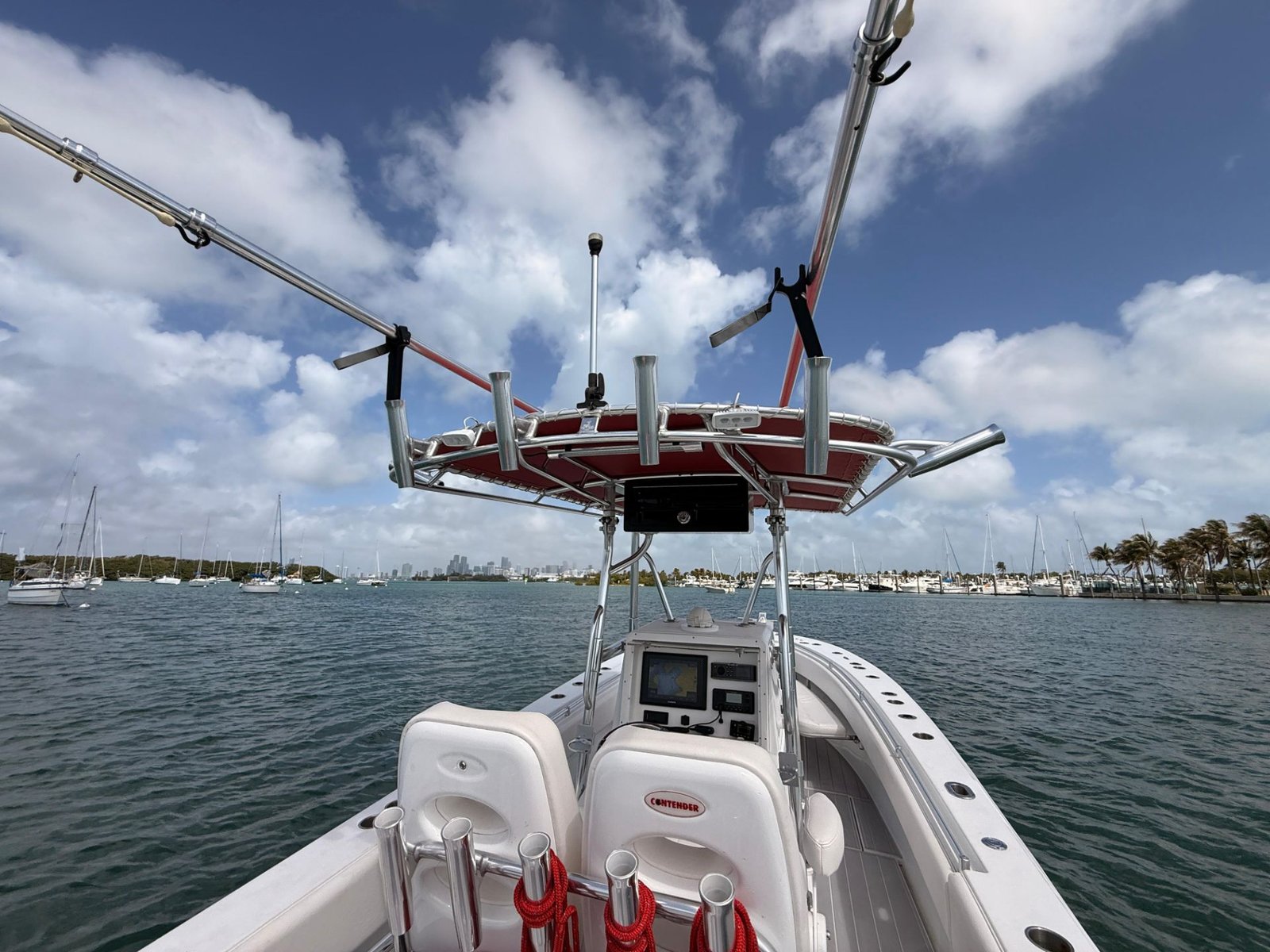 2001 Contender 27 Tournament powered by twin 2017 Suzuki 300hp with only 400hours !!