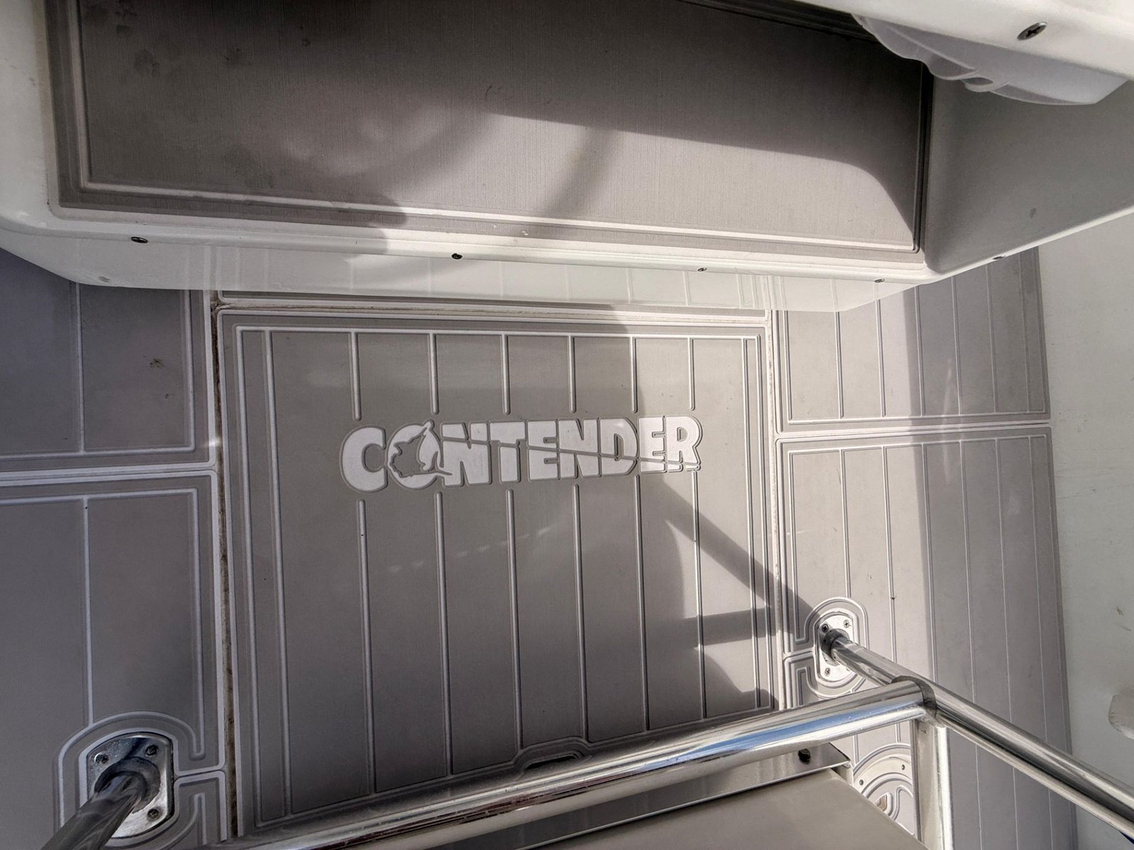 2001 Contender 27 Tournament powered by twin 2017 Suzuki 300hp with only 400hours !!