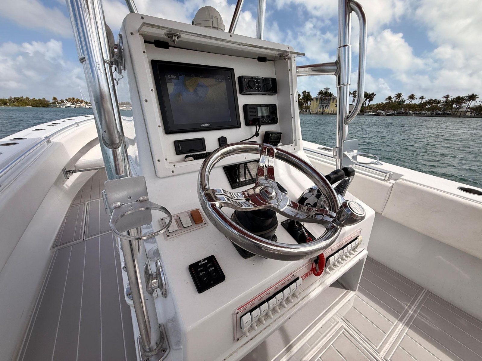 2001 Contender 27 Tournament powered by twin 2017 Suzuki 300hp with only 400hours !!