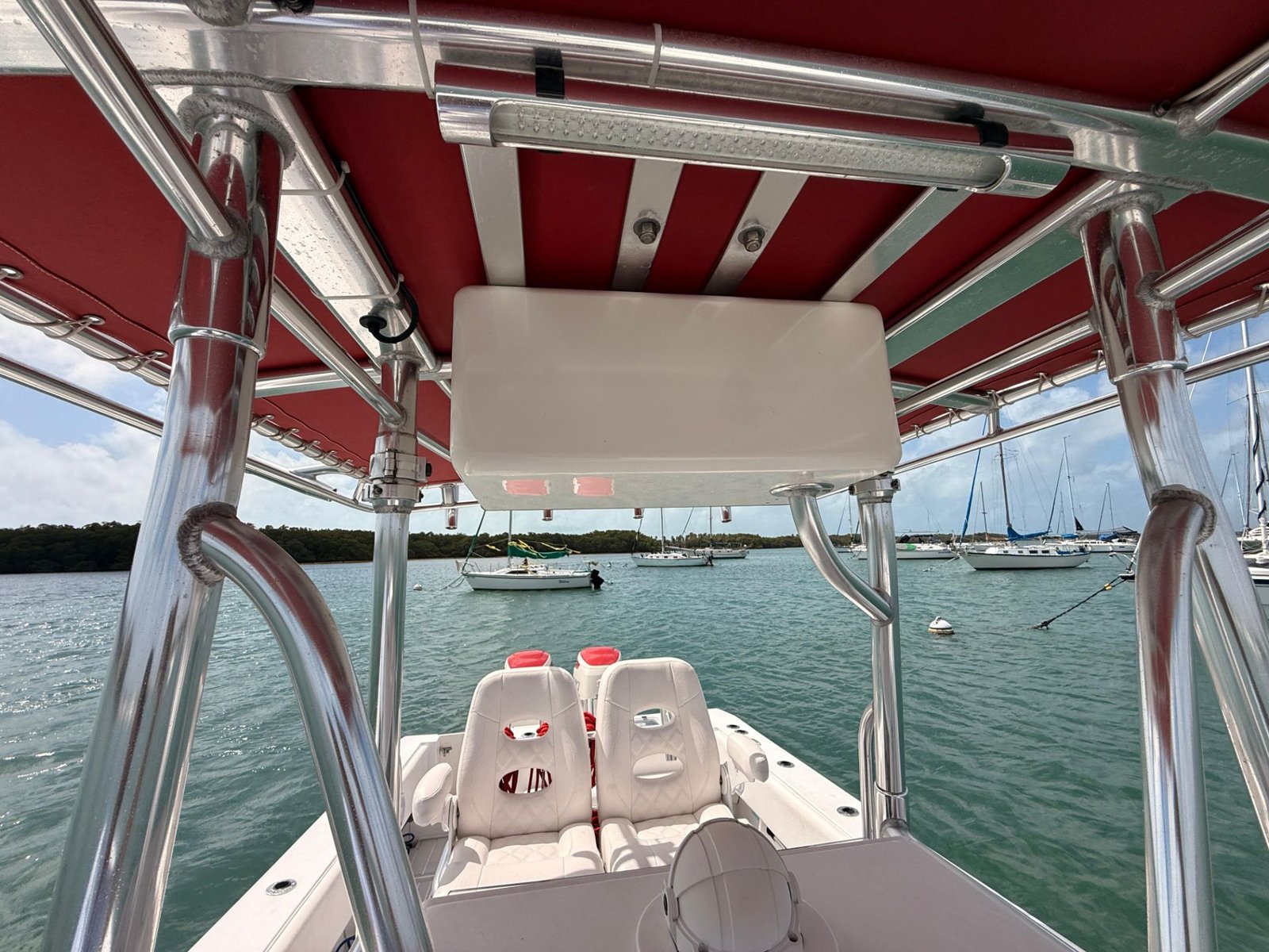 2001 Contender 27 Tournament powered by twin 2017 Suzuki 300hp with only 400hours !!